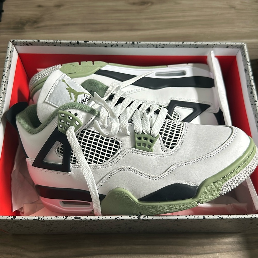 Retro 4 Seafoam